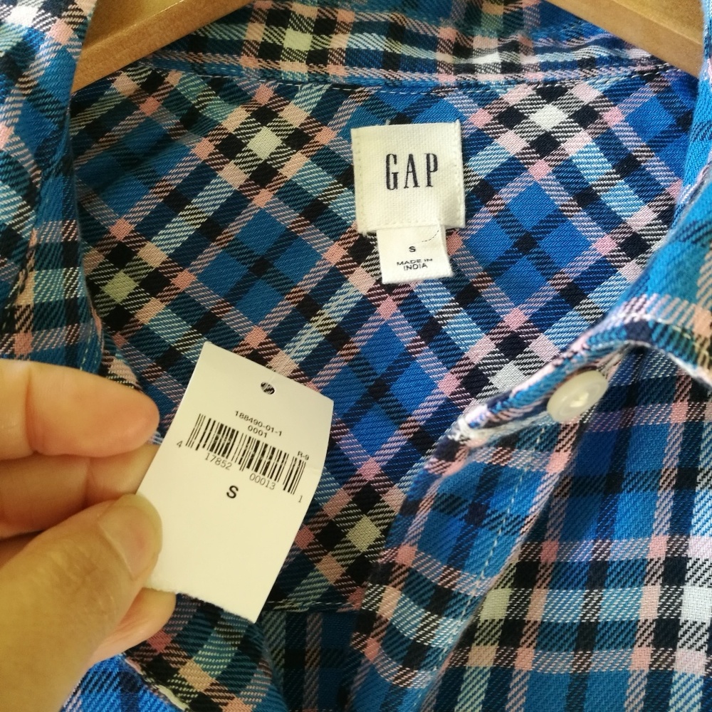 GAP button down top - Picture 3 of 3